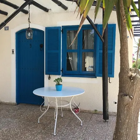 Light&blue Ayios Elias Private Apartahotel